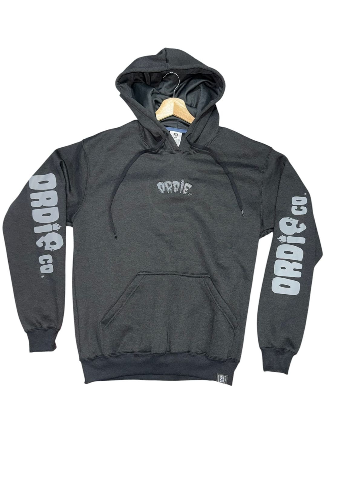 Moletom Canguru ORDiE CO. 3 Cabos Preto com Logo Bordado e Silk nas Mangas - Imagem 8