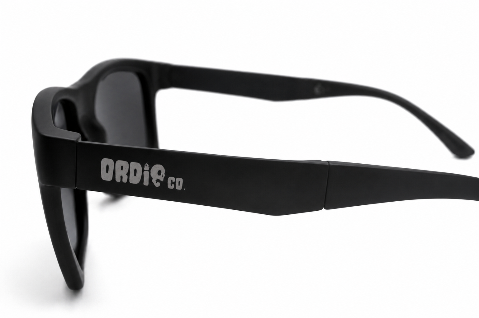 Óculos de Sol Preto Fosco com Lente Gray Polarized DP2123 C18 - Imagem 2