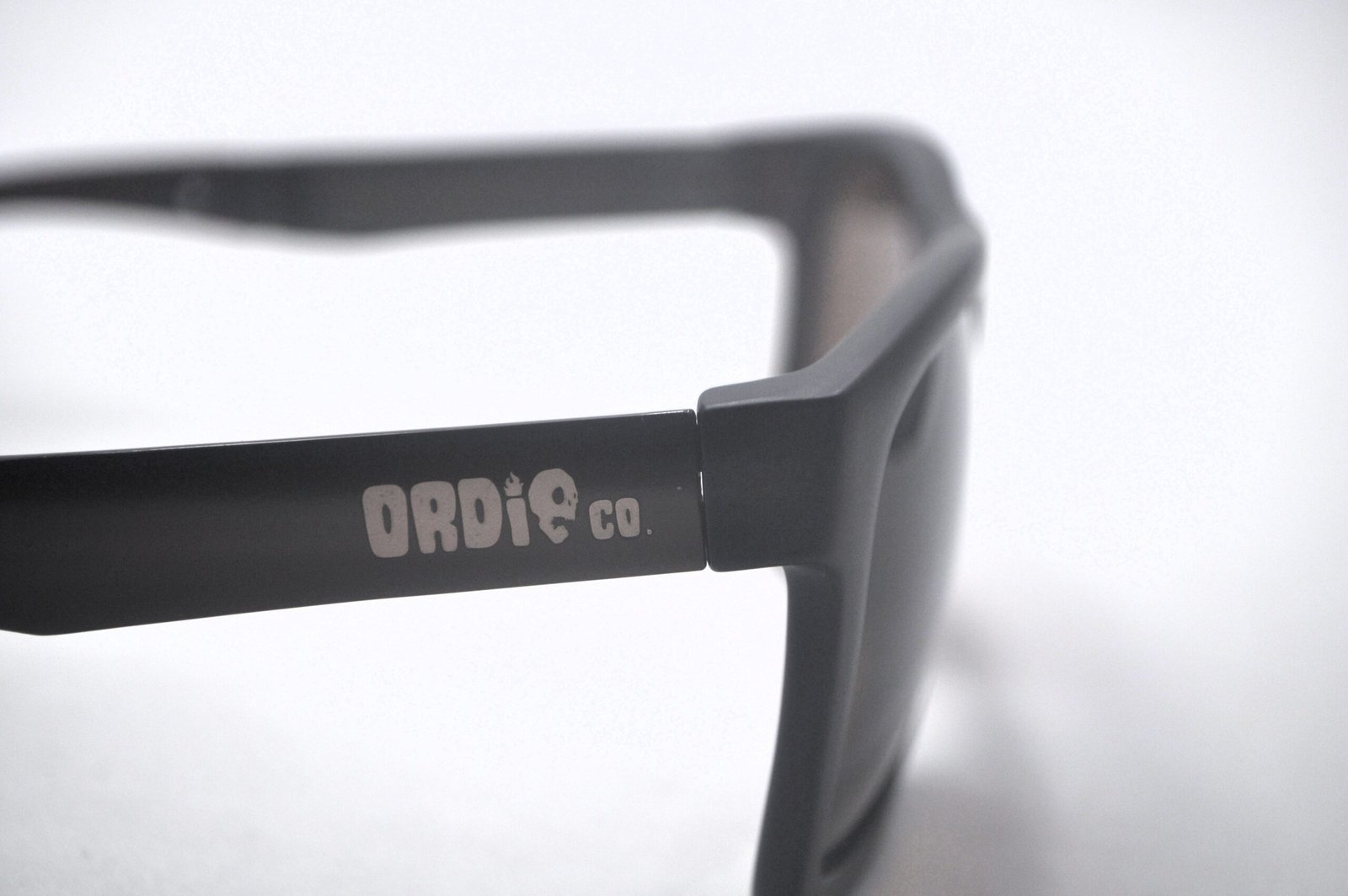 Óculos de Sol Preto Fosco com Lente Gray Polarized DP2123 C18 - Imagem 11