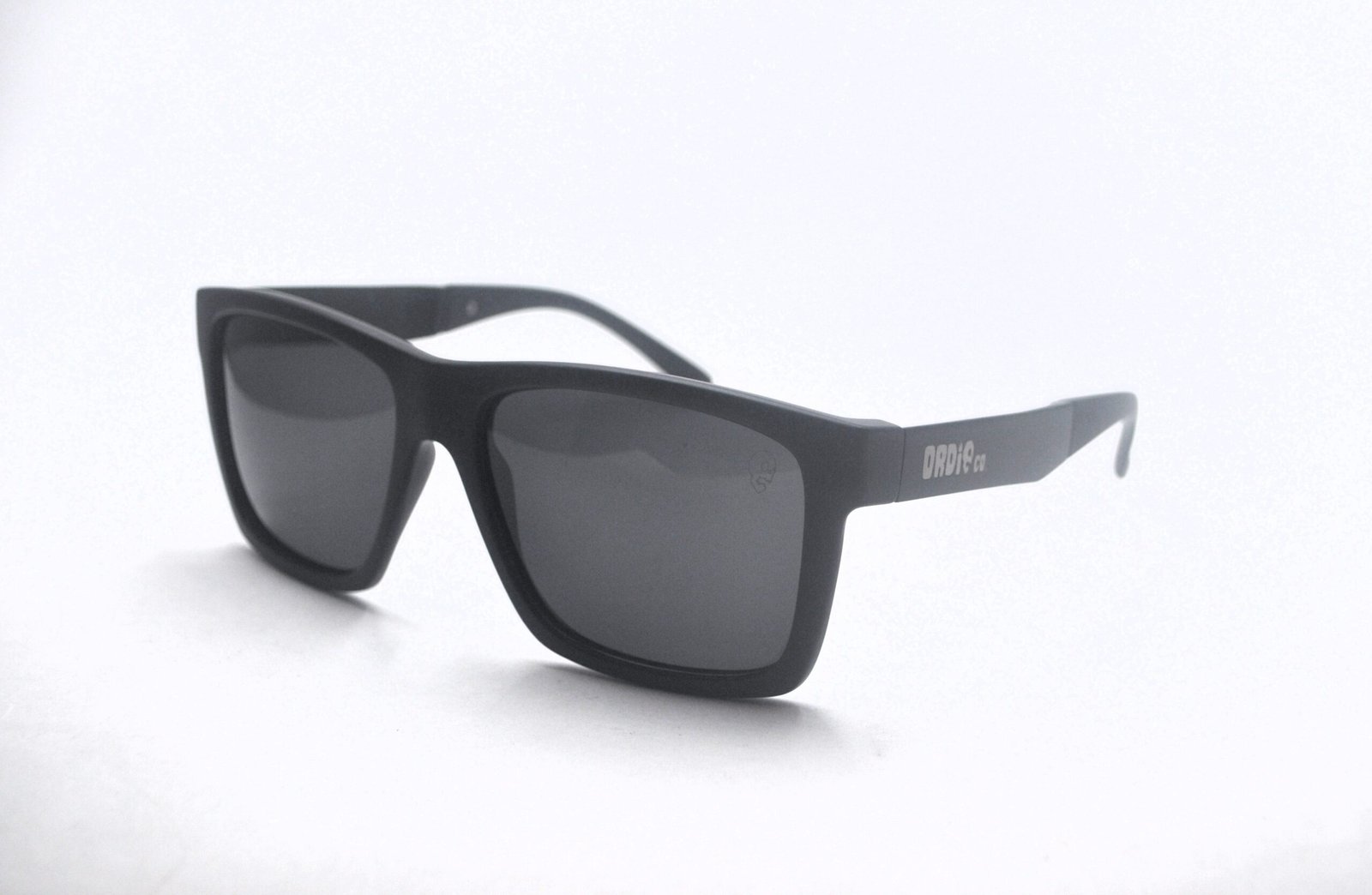 Óculos de Sol Preto Fosco com Lente Gray Polarized DP2123 C18 - Imagem 10