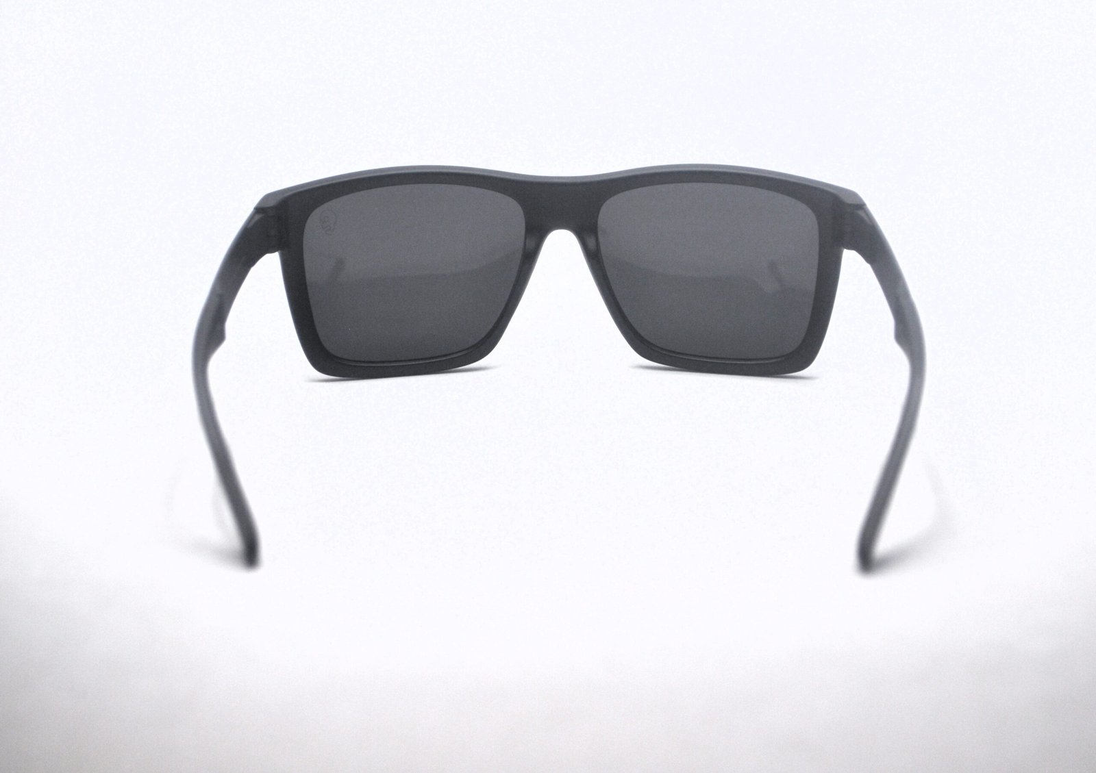 Óculos de Sol Preto Fosco com Lente Gray Polarized DP2123 C18 - Imagem 9