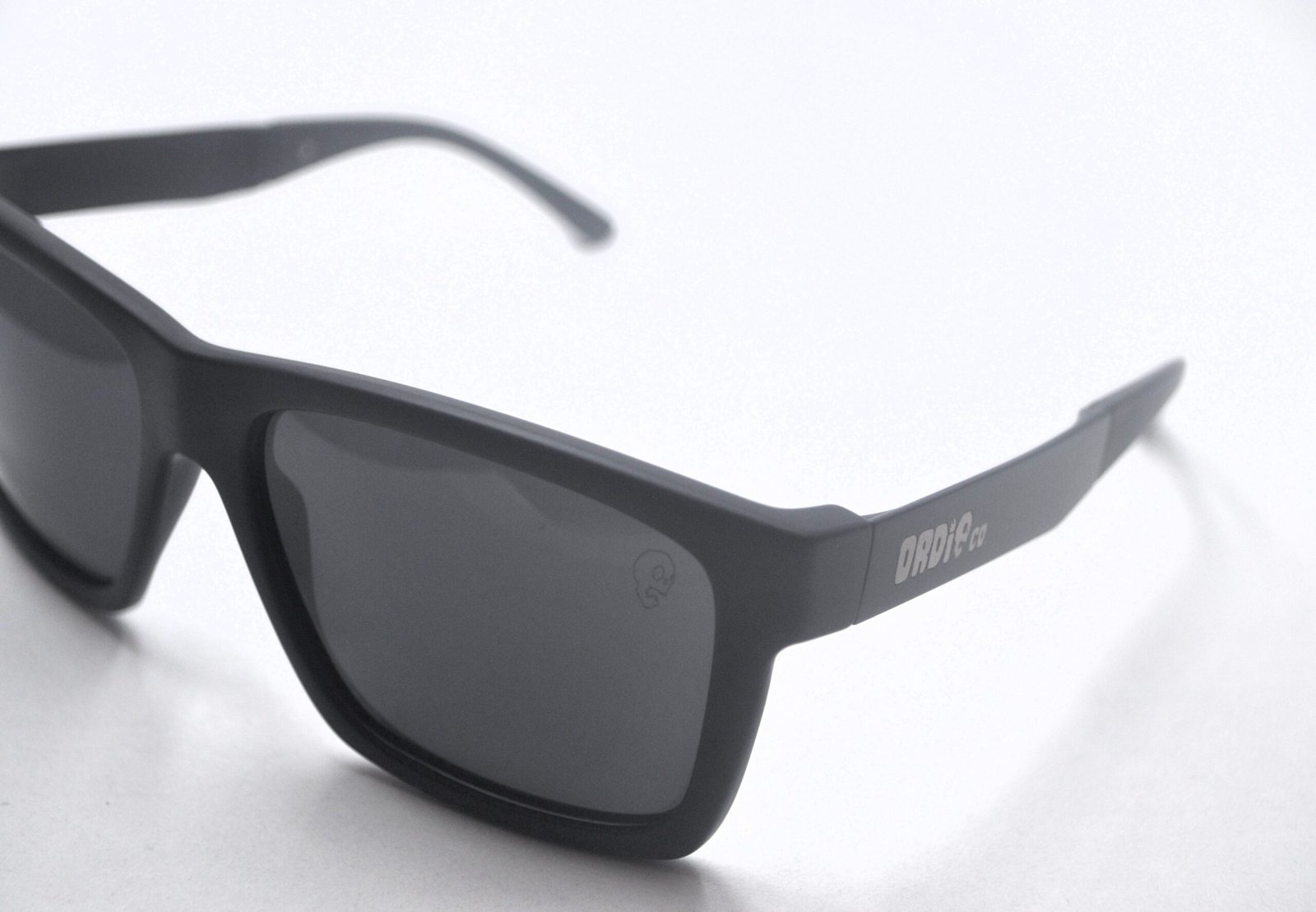 Óculos de Sol Preto Fosco com Lente Gray Polarized DP2123 C18 - Imagem 5