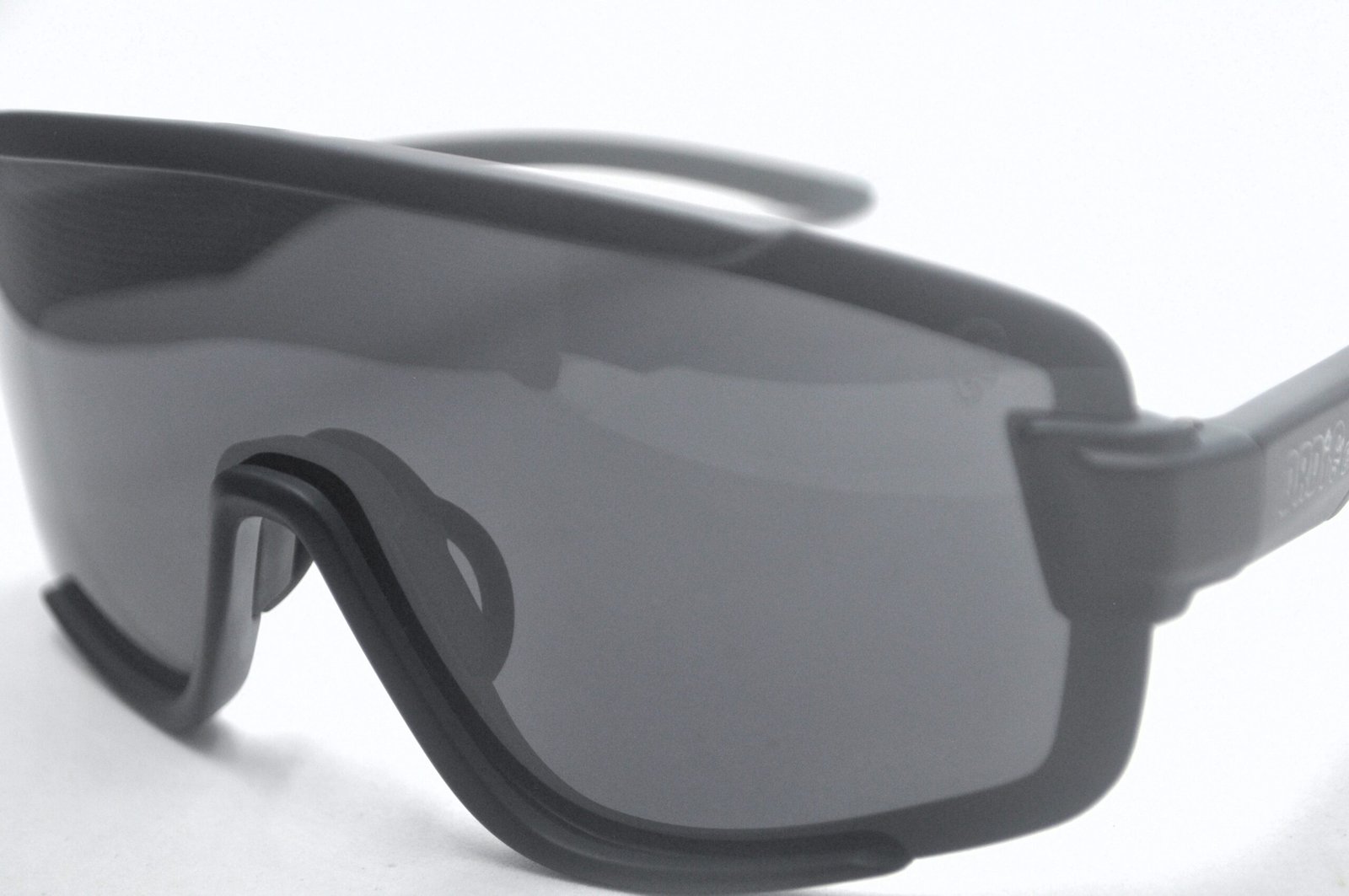 Óculos de Sol ORDIE,PRETO FOSCO/CINZA INTERNO, Modelo: MP9291 A790 SPORT Polarizado - Imagem 3