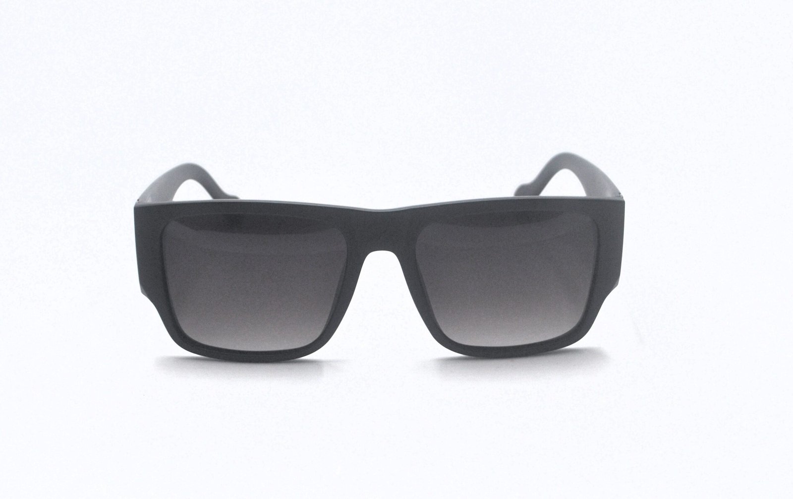 Óculos de Sol Preto Brilho com Lente Gray Degradê Polarized MT8677 10-P55 - Imagem 10