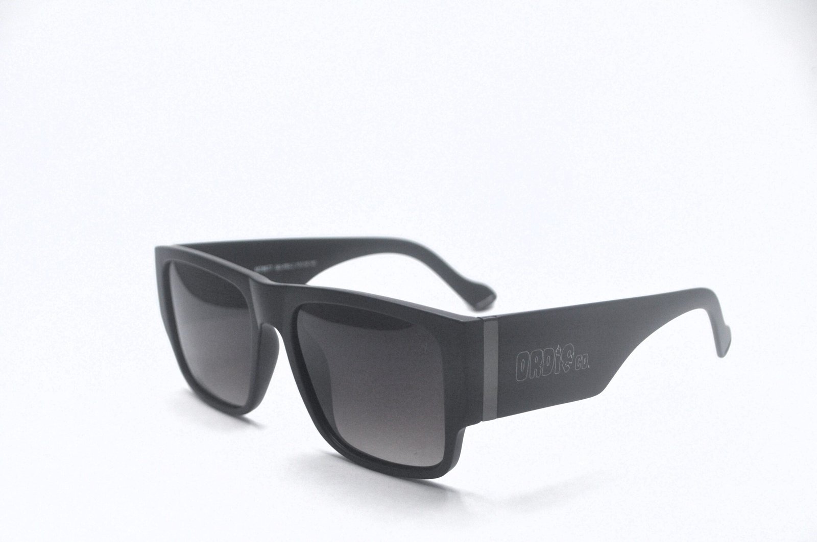 Óculos de Sol Preto Brilho com Lente Gray Degradê Polarized MT8677 10-P55 - Imagem 3