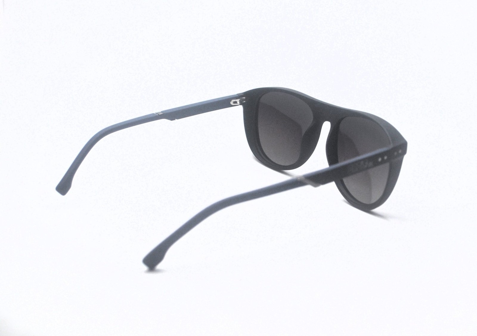 Óculos de Sol ORDIE ,Modelo : MT8678 166 Preto Fosco e Azul com Lente Gray Polarizado - Imagem 3